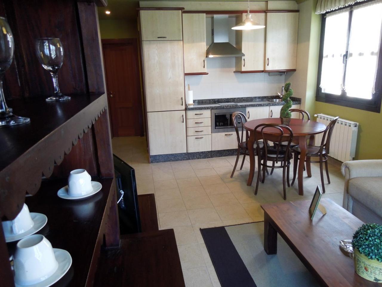 Apartamentos La Marina Ribadesella Esterno foto